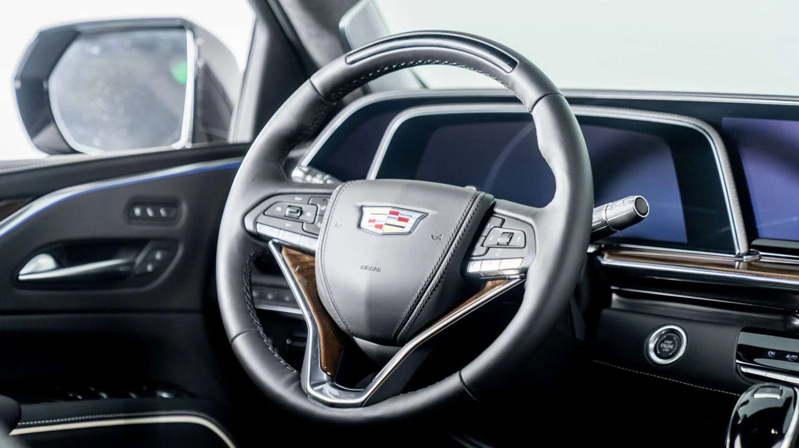 Cadillac 2023 - Image 2