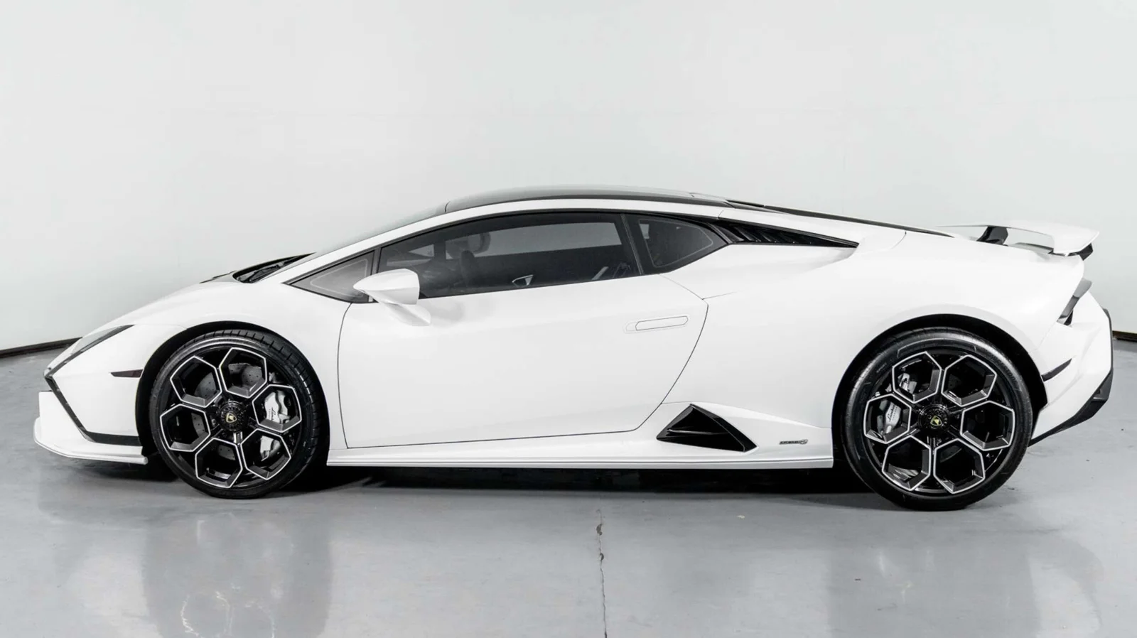 Lamborghini 2023 - Image 4