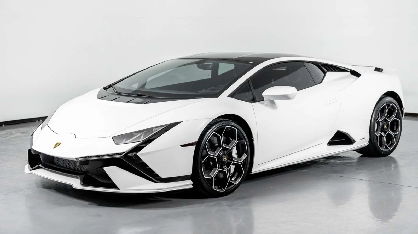 Lamborghini 2023 - Image 3