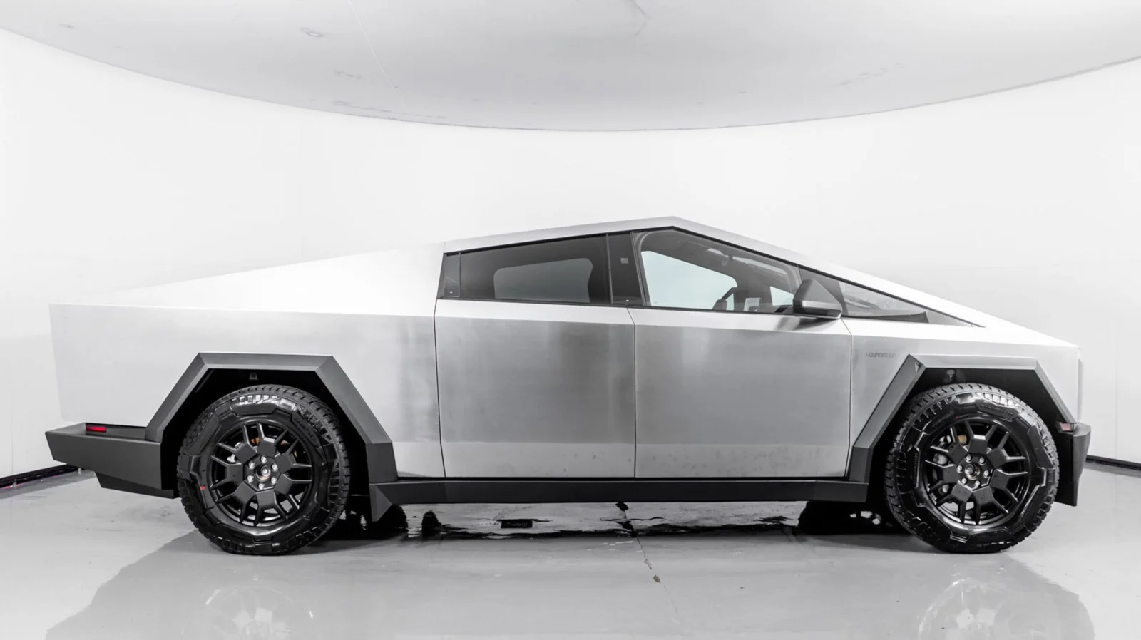 Tesla 2024 - Image 2