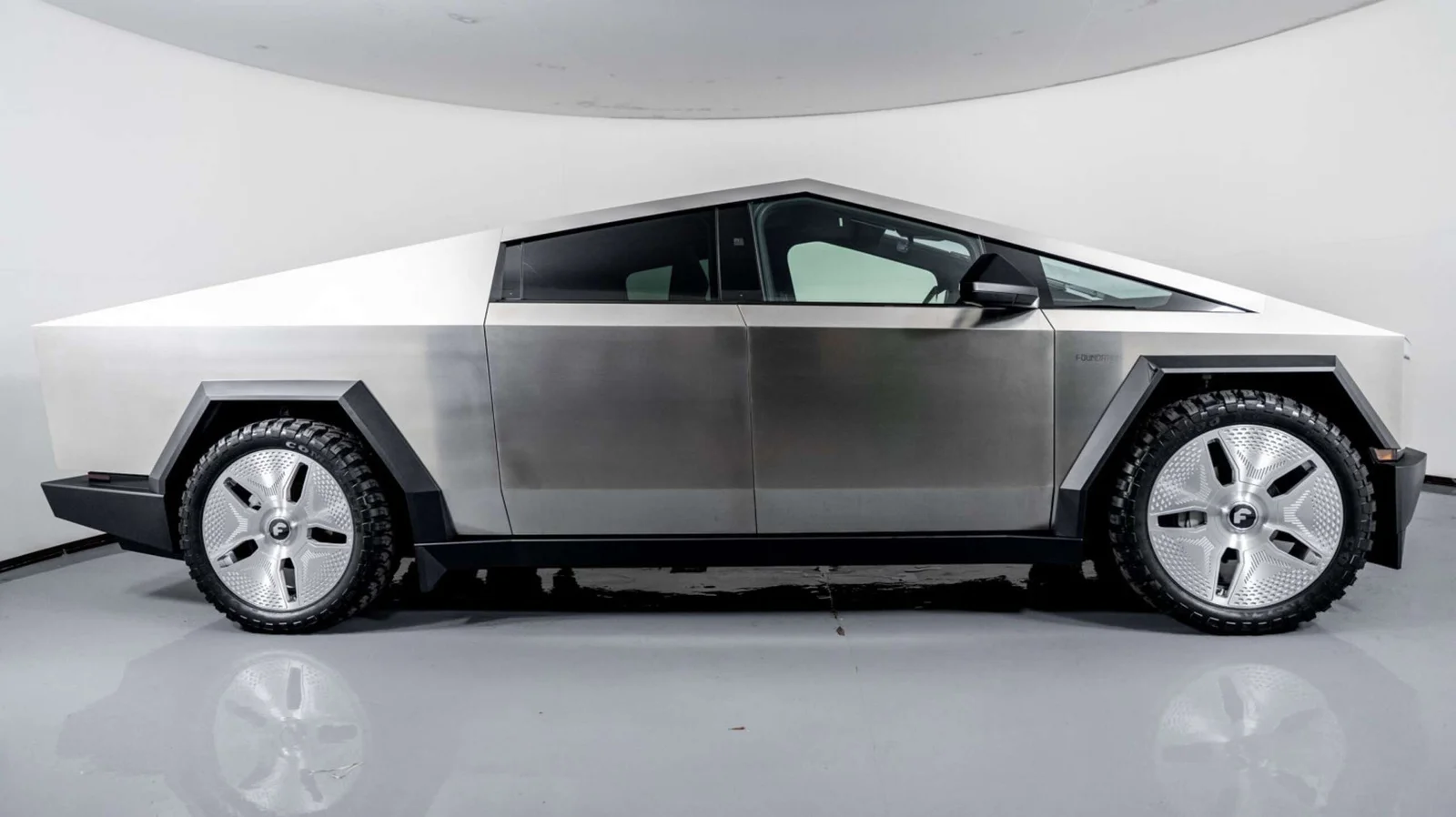 Tesla 2024 - Image 7