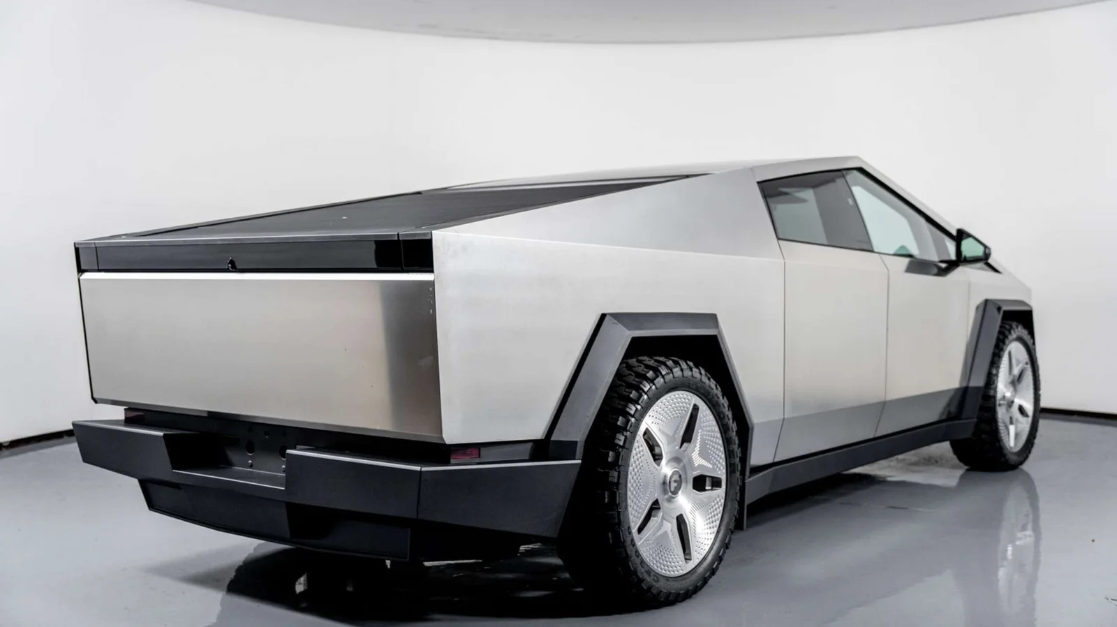 Tesla 2024 - Image 3